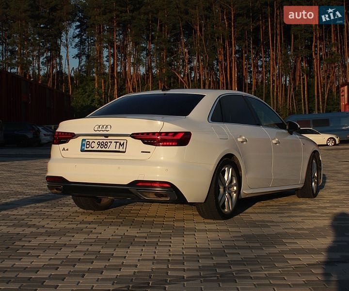 Седан Audi A4 2022 в Львове