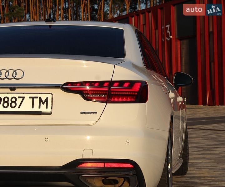 Седан Audi A4 2022 в Львове