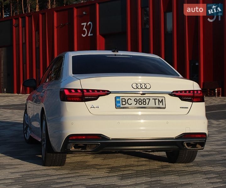 Седан Audi A4 2022 в Львове
