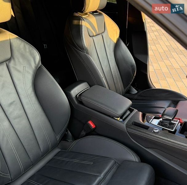 Седан Audi A4 2022 в Львове