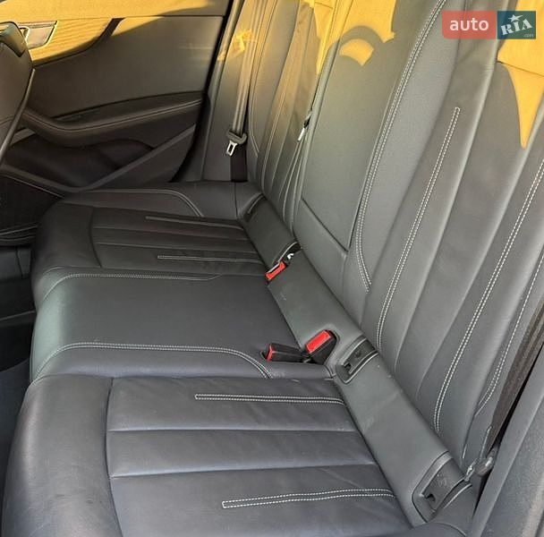 Седан Audi A4 2022 в Львове