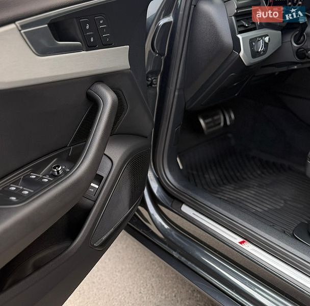 Седан Audi A4 2018 в Харкові