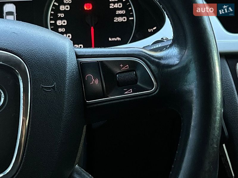 Седан Audi A4 2012 в Львові