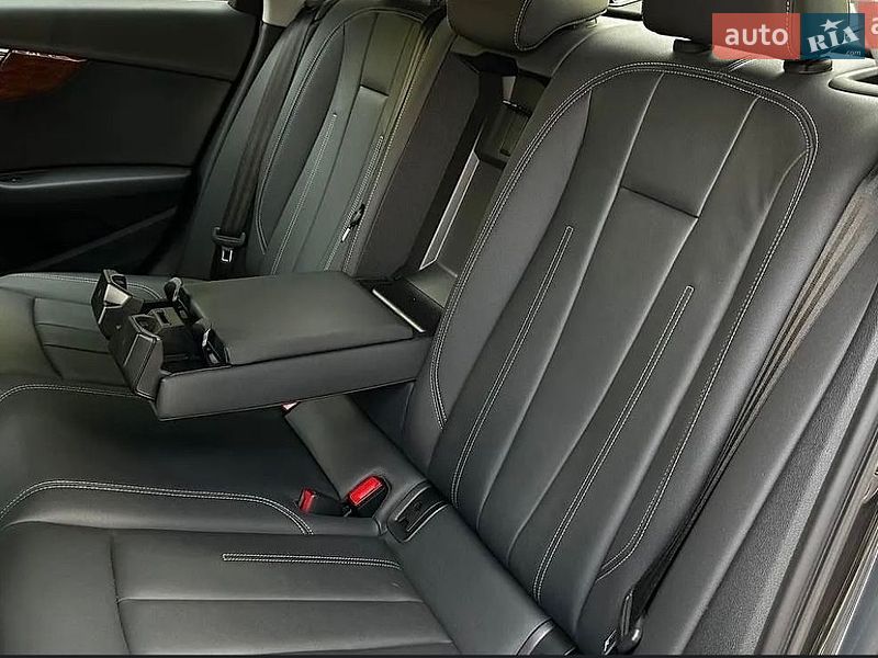 Седан Audi A4 2023 в Черкасах