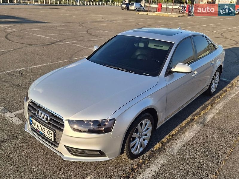 Седан Audi A4 2012 в Києві