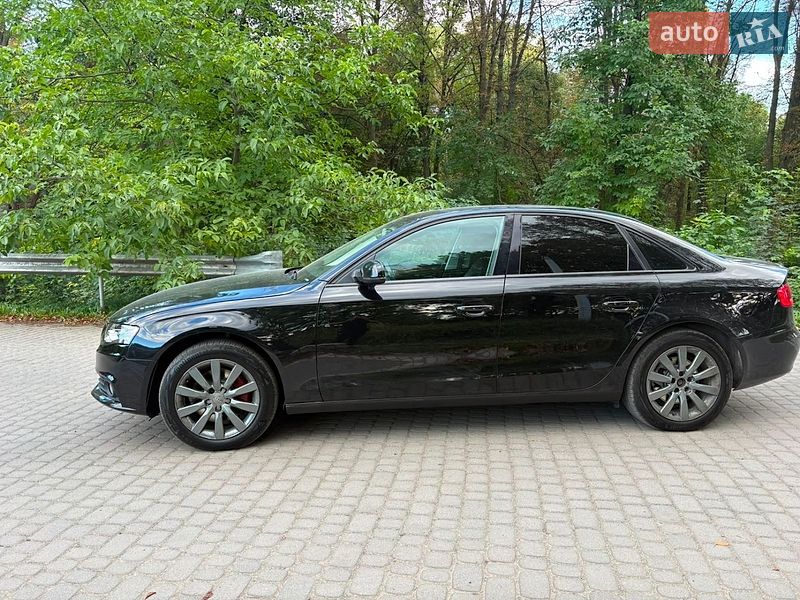 Седан Audi A4 2010 в Жовкві
