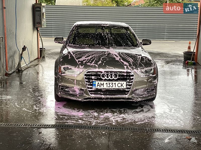 Седан Audi A4 2014 в Бердичеві