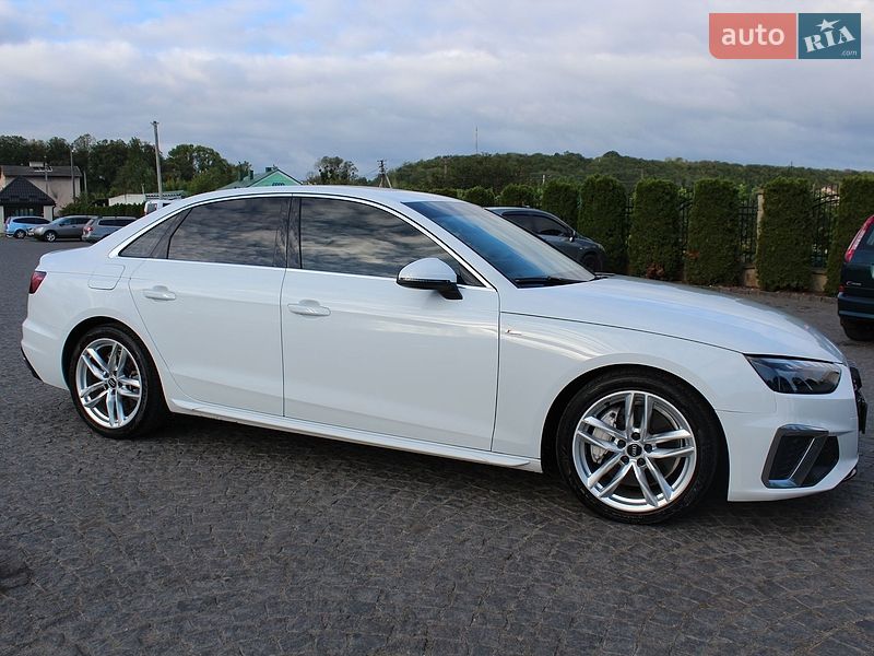Седан Audi A4 2021 в Жовкве