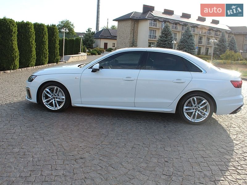 Седан Audi A4 2021 в Жовкве