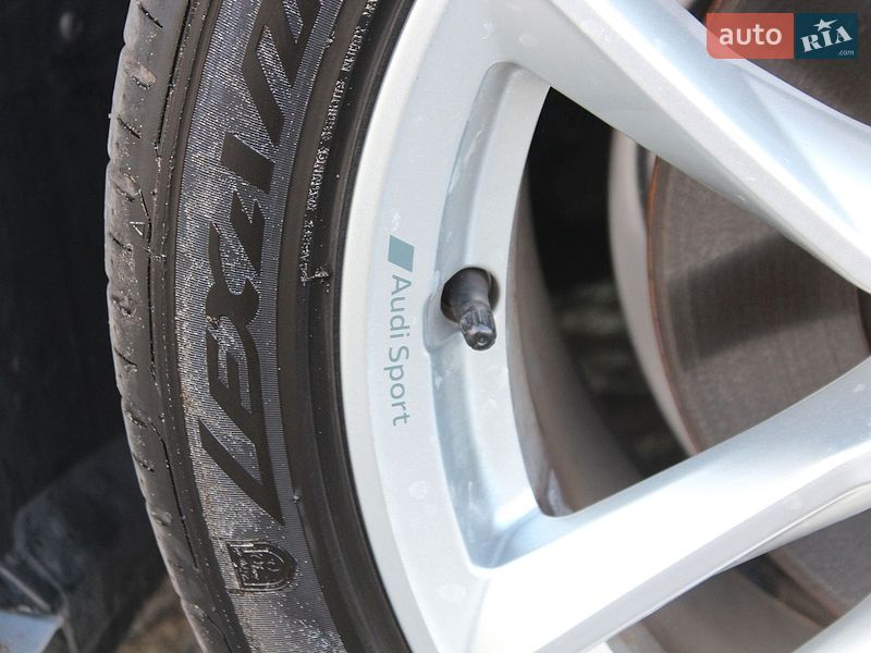 Седан Audi A4 2021 в Жовкве
