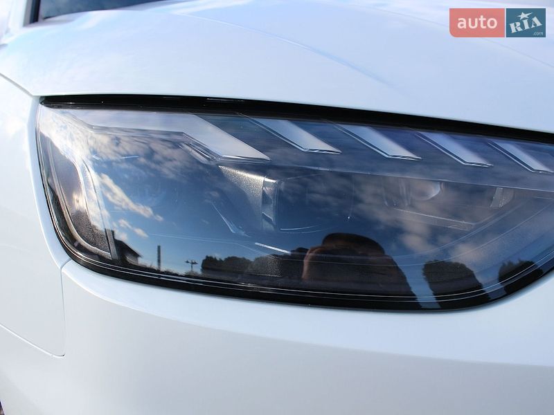 Седан Audi A4 2021 в Жовкве