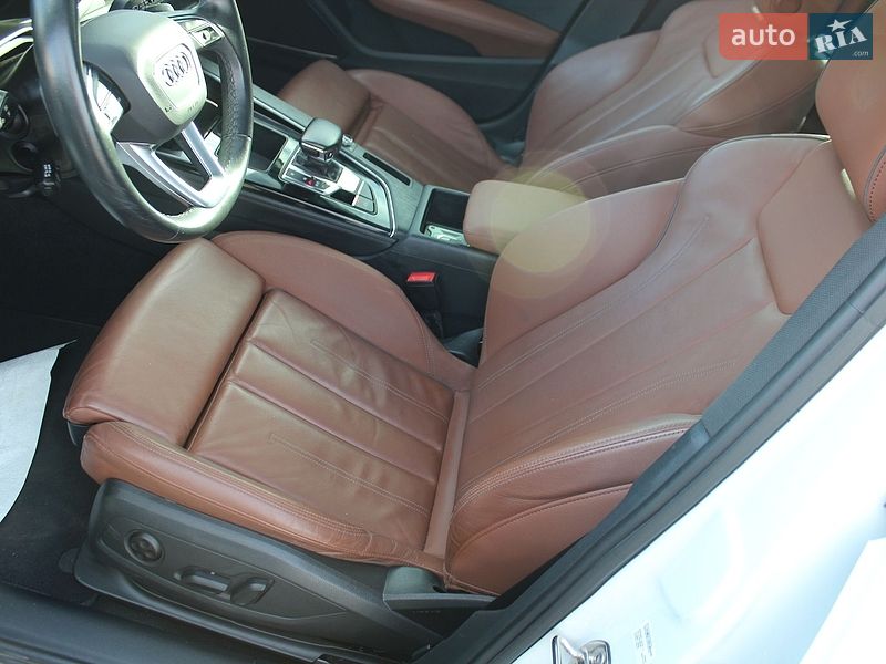 Седан Audi A4 2021 в Жовкве