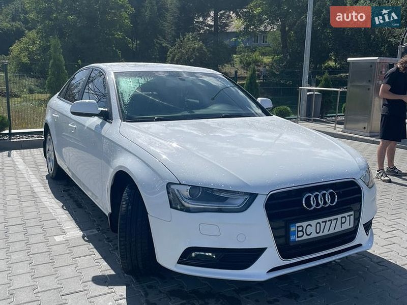 Седан Audi A4 2012 в Старом Самборе