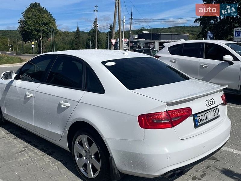 Седан Audi A4 2012 в Старом Самборе