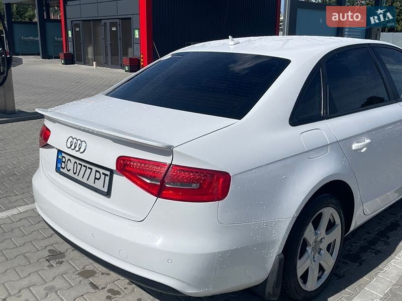Седан Audi A4 2012 в Старом Самборе