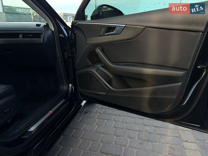 Седан Audi A4 2016 в Мукачевому