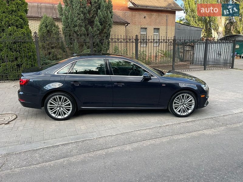 Седан Audi A4 2017 в Запорожье