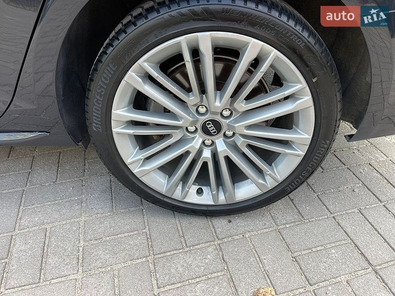 Седан Audi A4 2017 в Запорожье