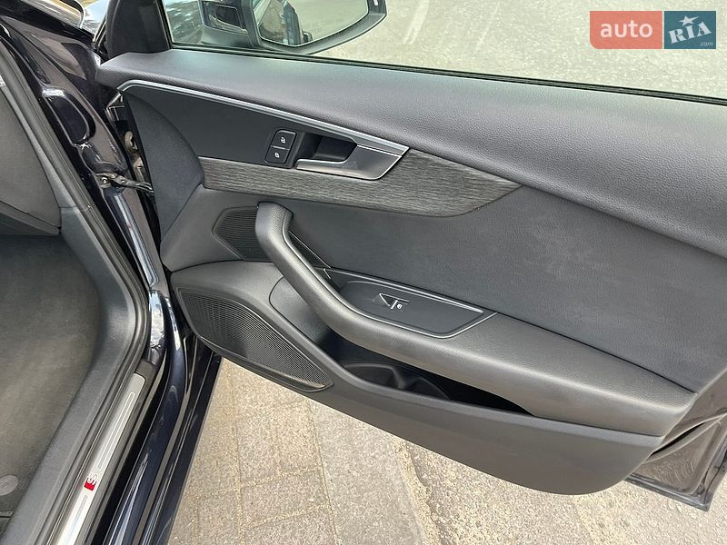 Седан Audi A4 2017 в Запорожье