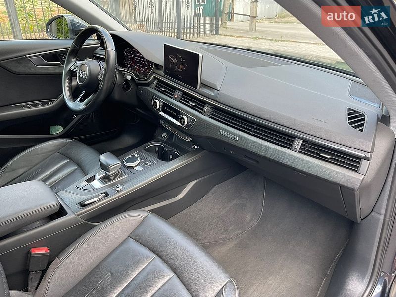 Седан Audi A4 2017 в Запорожье