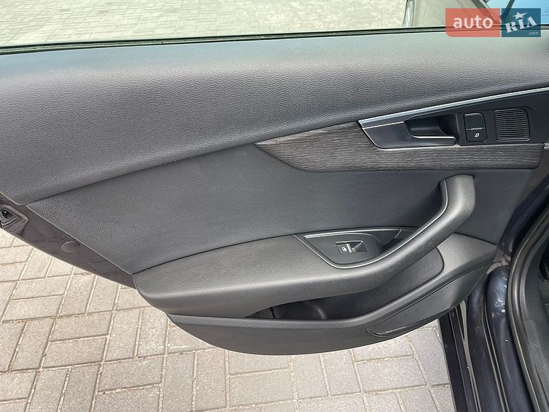 Седан Audi A4 2017 в Запорожье