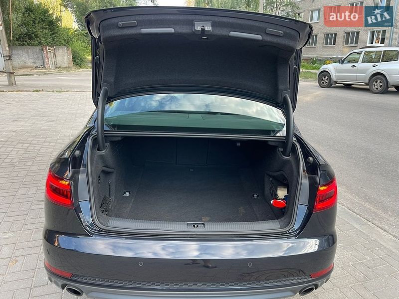 Седан Audi A4 2017 в Запорожье