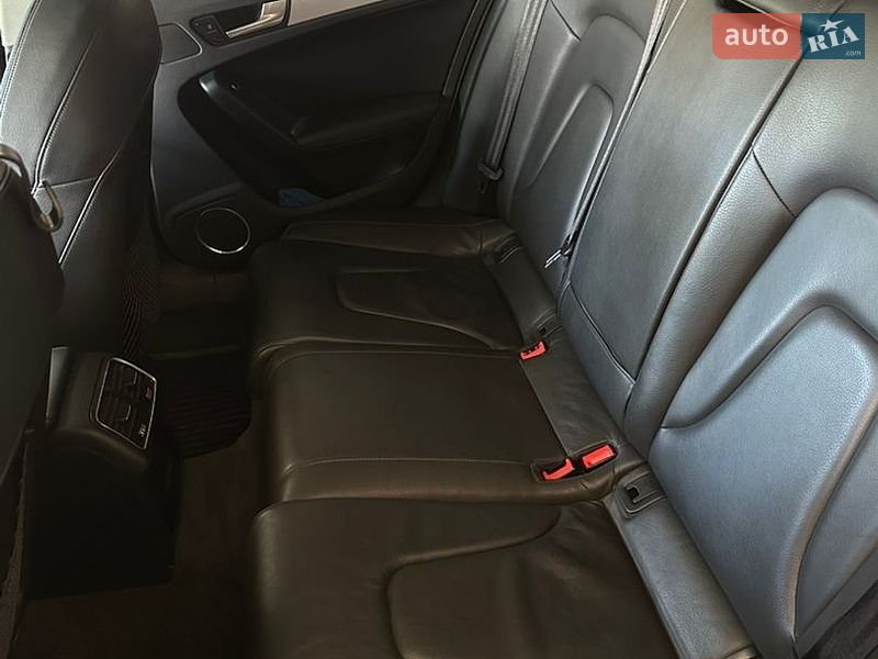 Седан Audi A4 2013 в Львові