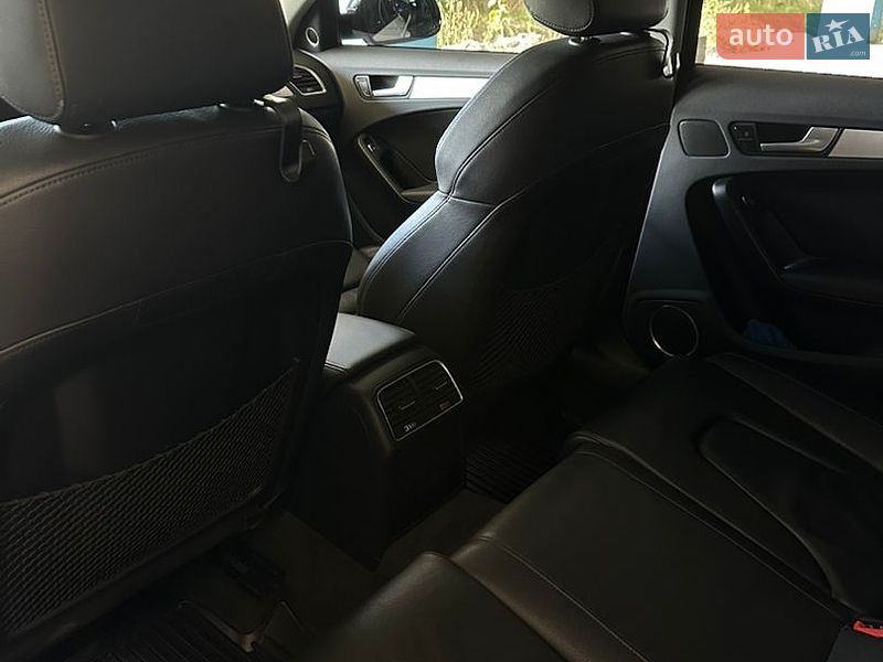 Седан Audi A4 2013 в Львові