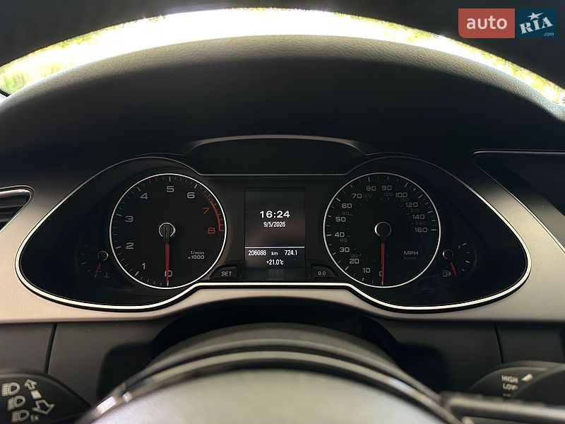 Седан Audi A4 2013 в Львові