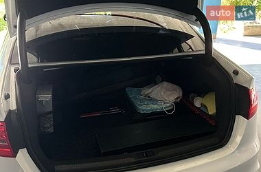 Седан Audi A4 2013 в Львові