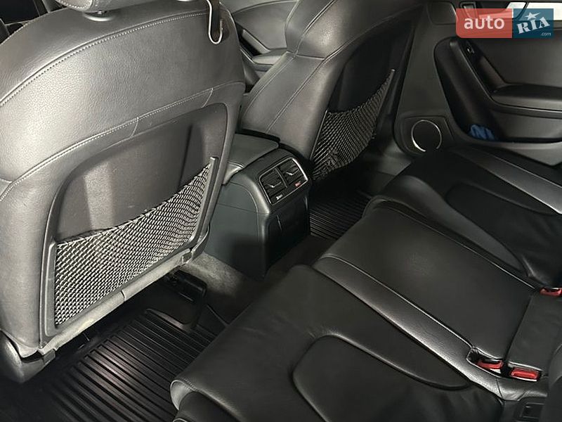 Седан Audi A4 2013 в Львові