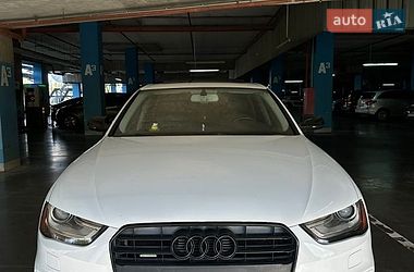 Седан Audi A4 2013 в Львові