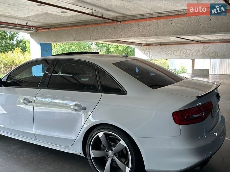 Седан Audi A4 2013 в Львові