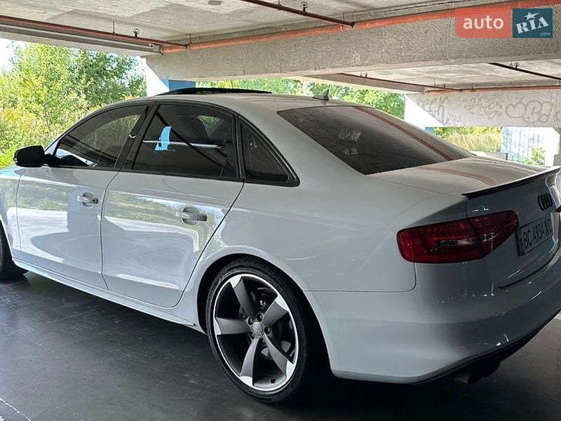 Седан Audi A4 2013 в Львові