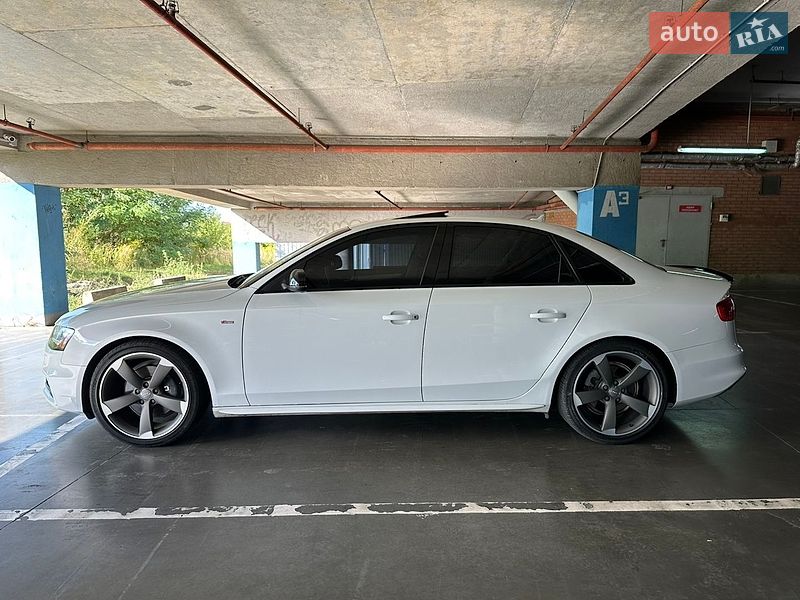 Седан Audi A4 2013 в Львові