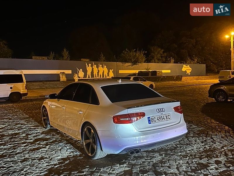 Седан Audi A4 2013 в Львові