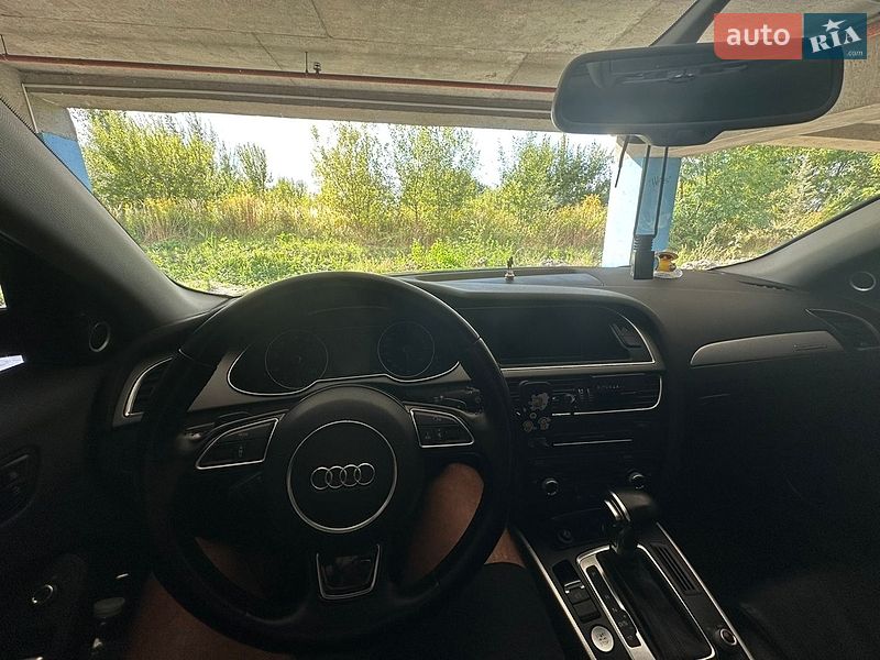 Седан Audi A4 2013 в Львові