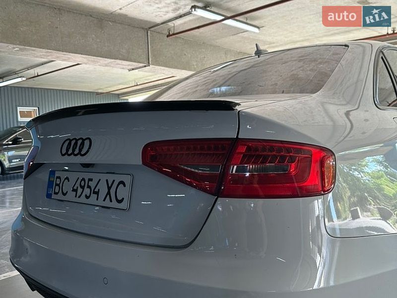 Седан Audi A4 2013 в Львові