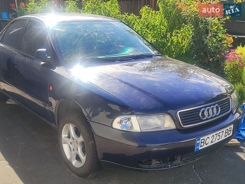 Седан Audi A4 1995 в Шептицькому
