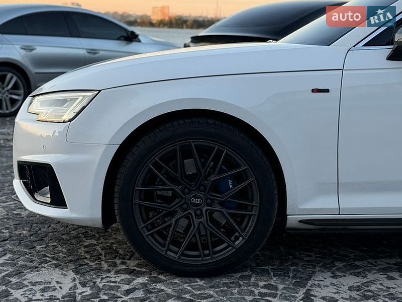 Седан Audi A4 2019 в Дніпрі