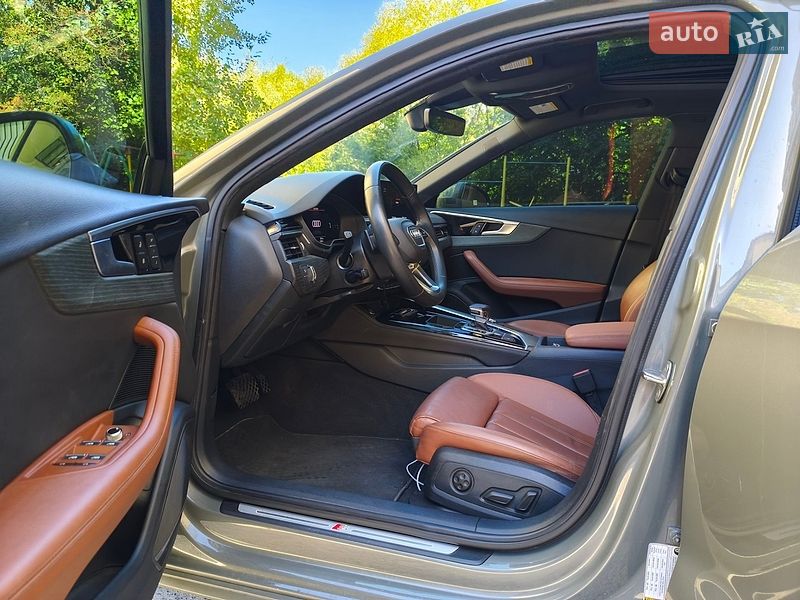 Седан Audi A4 2023 в Івано-Франківську