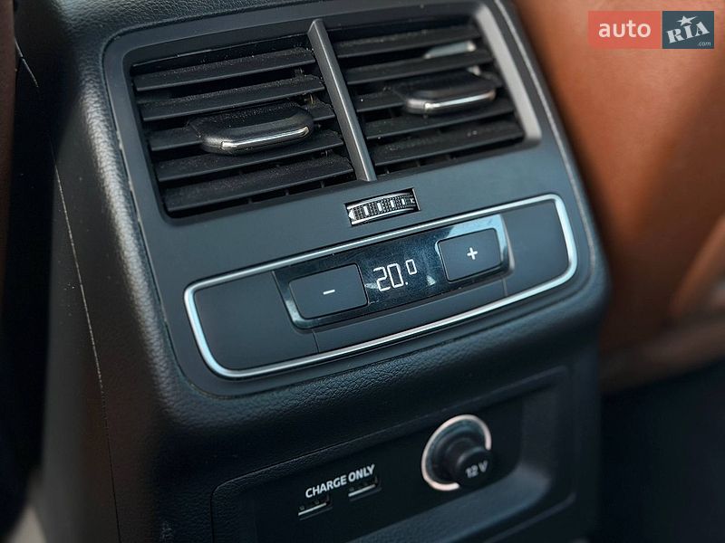 Седан Audi A4 2019 в Львове