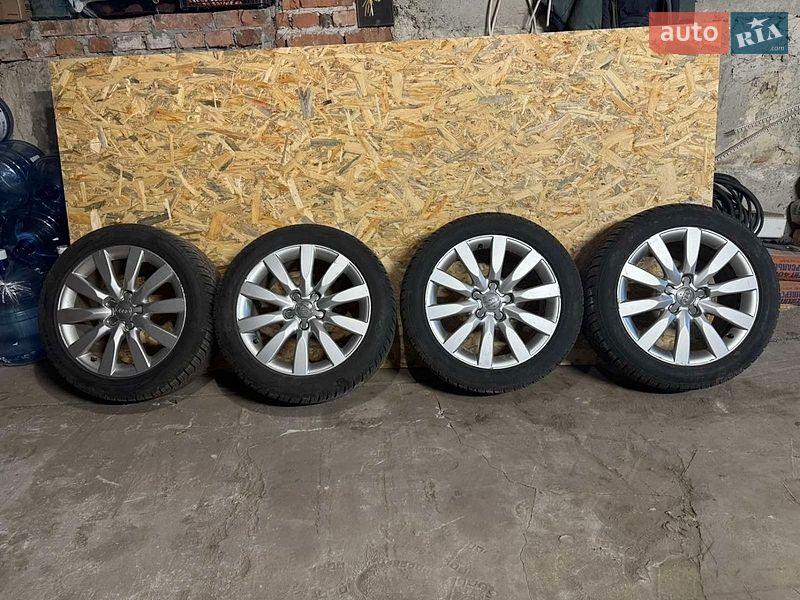 Седан Audi A4 2014 в Львові