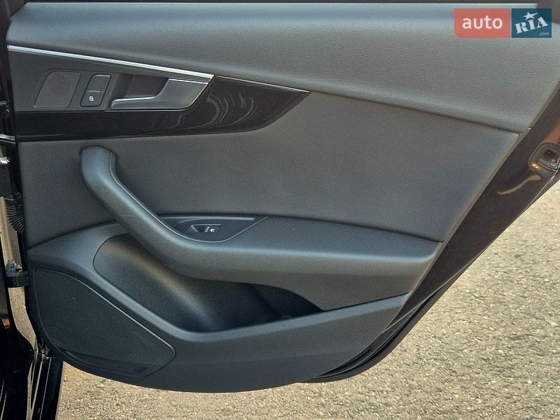 Седан Audi A4 2018 в Харкові