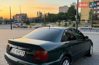 Седан Audi A4 1996 в Дніпрі