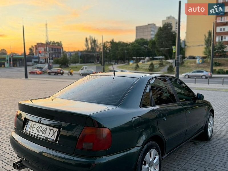Седан Audi A4 1996 в Дніпрі