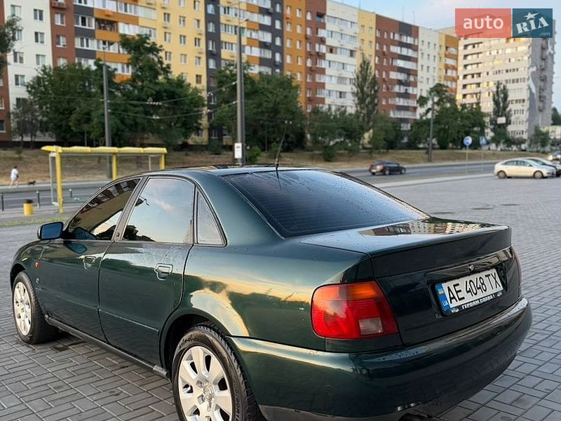 Седан Audi A4 1996 в Дніпрі