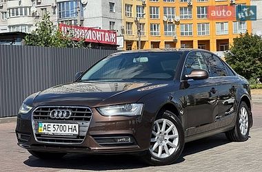 Седан Audi A4 2012 в Дніпрі