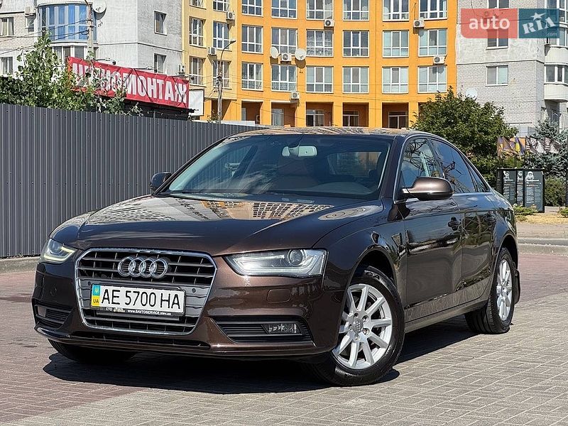 Седан Audi A4 2012 в Днепре