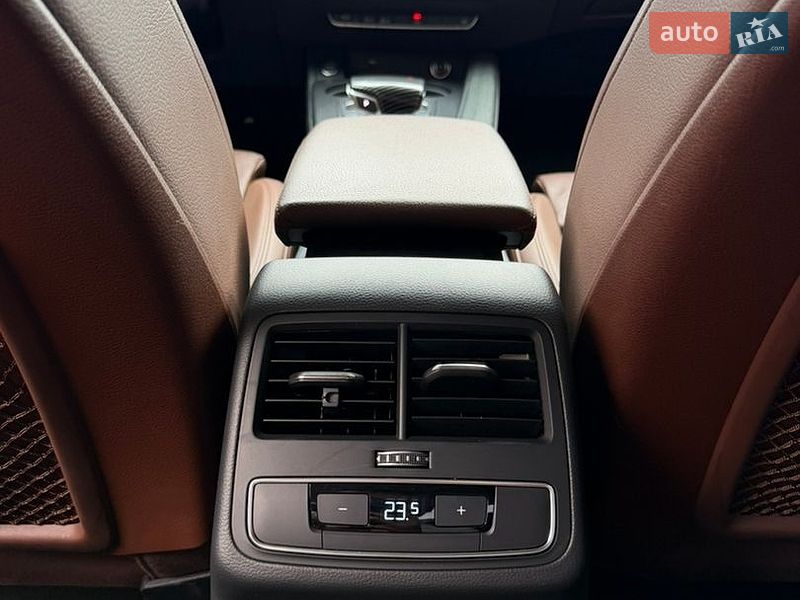 Седан Audi A4 2018 в Стрию